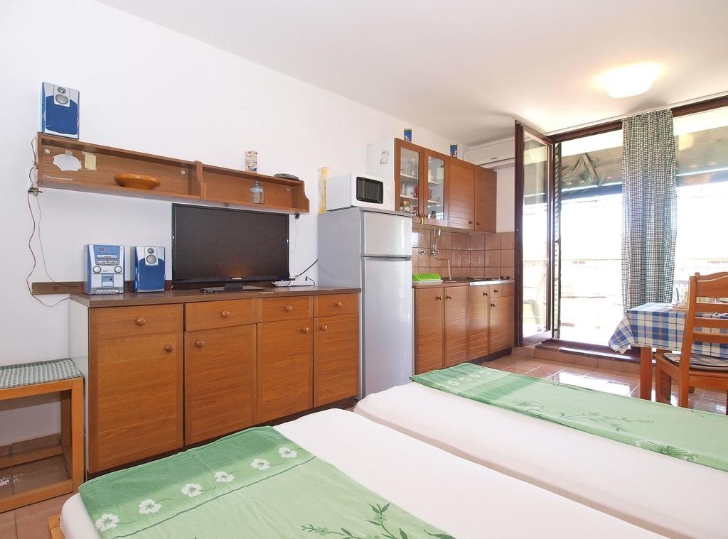 Apartment Stipe 1444 Marčana Buitenkant foto