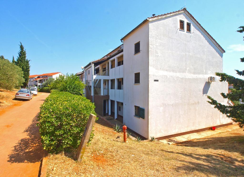 Apartment Stipe 1444 Marčana Buitenkant foto
