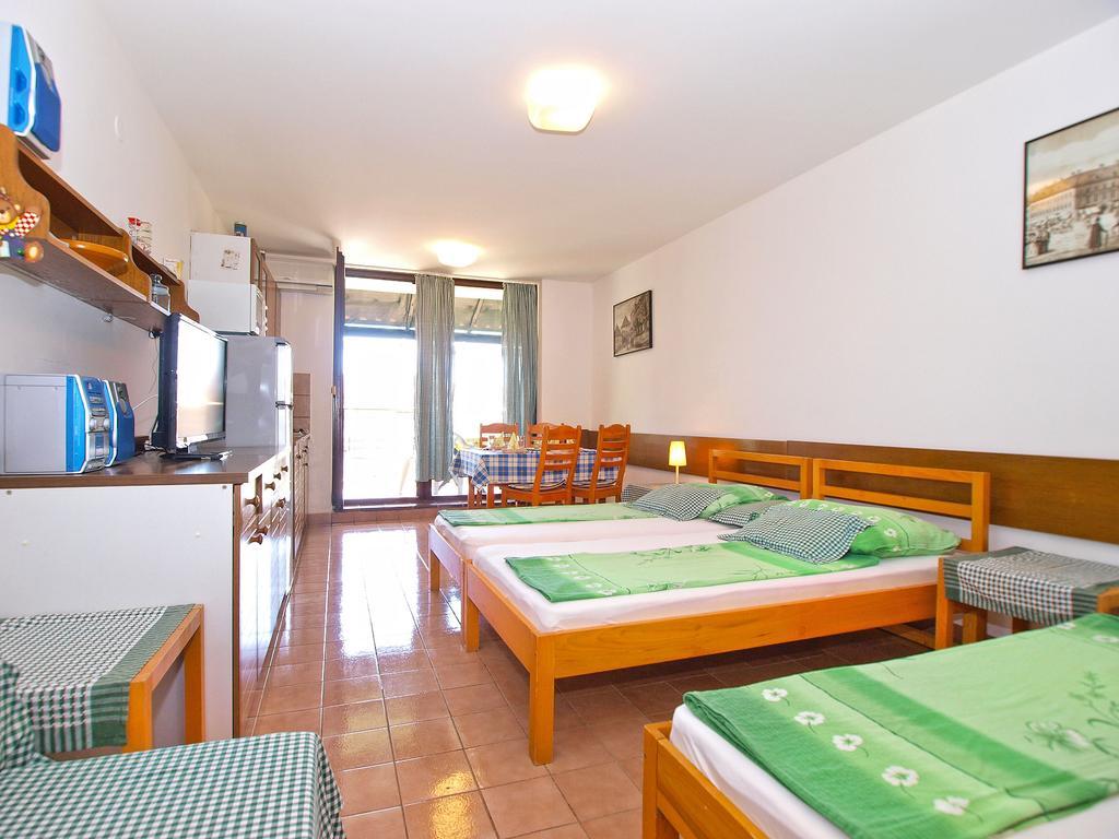 Apartment Stipe 1444 Marčana Buitenkant foto